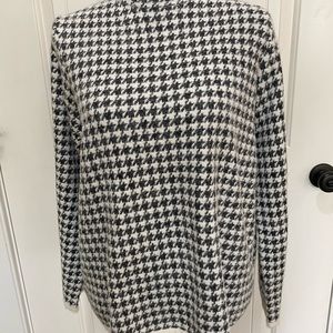 Black and Ivory Houndstooth sweater-Size Large. Excellent quality. NWT